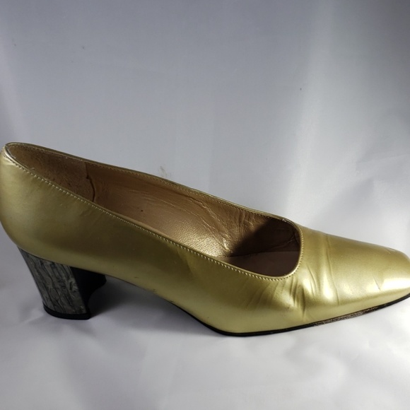 Stuart Weitzman Gold High Heel Size 8 N - Picture 3 of 8